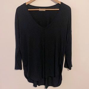 ARITZIA Babaton V-neck Shirt